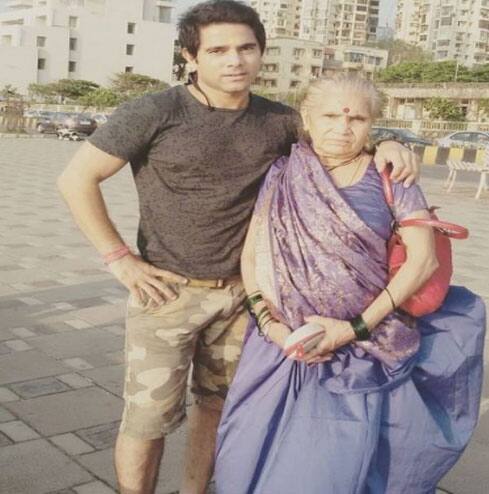 दीपेश भान की मां का भी कुछ दिनों पहले निधन हुआ था. मां के शोक में उन्होंने सोशल मीडिया पर इस तस्वीर के साथ इमोशन पोस्ट साझा किया था.