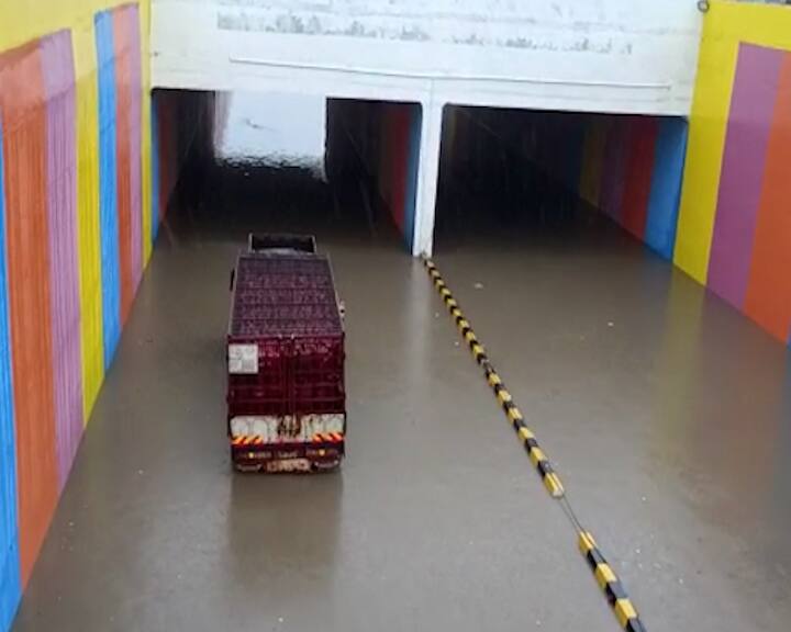 Water filled in underpass near Modhera Char road in Mehsana due to heavy rain મહેસાણામાં ચાર ઇંચ વરસાદથી જળબંબાકાર, મોઢેરા ચાર રસ્તા પાસેના અંડરપાસમાં ભરાયા પાણી