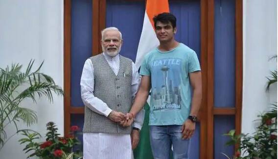 PM Modi ने Neeraj Chopra को सिल्वर मेडल जीतने पर दी बधाई | Top Headlines