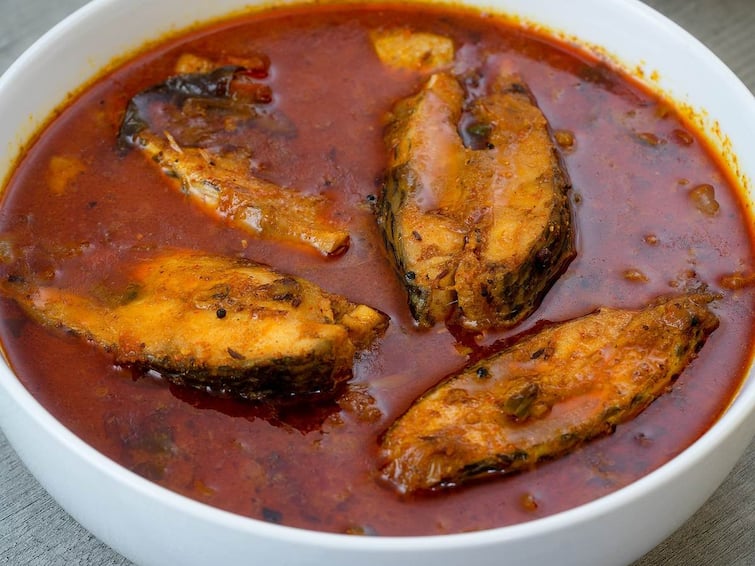 Fish Pulusu or Fish Curry recipe In telugu Fish Pulusu: ఆంధ్రా స్టైల్ చేపల పులుసు, మొదటిసారి చేసే వాళ్ల కోసం సింపుల్‌ రెసిపీ