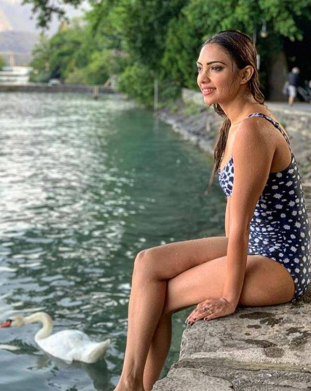 પૂજા બેનર્જીની બિકિની તસવીરોએ ઈન્સ્ટાગ્રામ પર આગ લગાવી છે. પૂજા તેની હોટ તસવીરોને લઈ ચર્ચામાં છે.