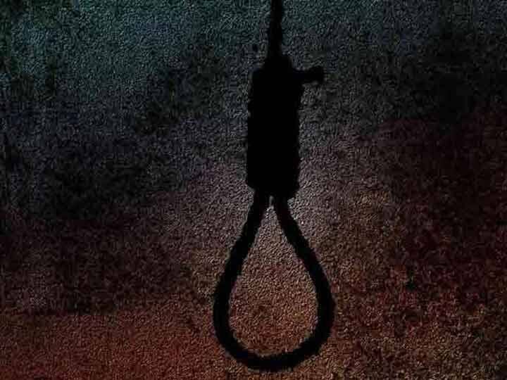 Karur young woman who had been married for a year and a half committed suicide by hanging herself TNN Crime: கரூர் அருகே திருமணமாகி ஒன்றரை ஆண்டில் இளம்பெண் தூக்கிட்டு தற்கொலை