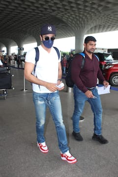 Ranbir Kapoor: Daddy To Be रणबीर कपूर इस अंदाज में एयरपोर्ट पर हुए स्पॉट, कूल है एक्टर का ये समर लुक!
