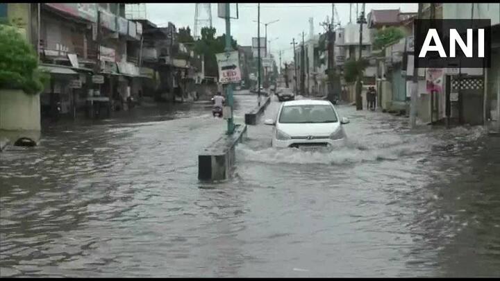 મહેસાણામાં કડીમાં 4 ઇંચ, વડનગર અને બેચરાજીમાં 2-2 ઇંચ તેમજ ઊંઝા, વિસનગર અને સતલાસણામાં 1-1 ઇંચ વરસાદ પડ્યો છે.