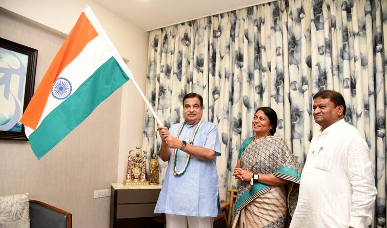 12 lakh flags to be hosted in the nagpur district Har Ghar Tiranga : जिल्ह्यात लावणार 12 लाख ध्वज, केंद्रीय मंत्री नितीन गडकरी यांनी केला प्रारंभ