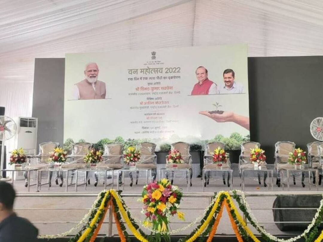 AAP Says PMO Put Posters of Modi in Delhi Govt's Tree Plantation Event; Kejriwal Skips Citing Ill Health Arvind Kejriwal Update: పీఎం ఫోటో పెట్టినందుకు సీఎం అలక! ఈవెంట్‌కు రాకుండా డుమ్మా కొట్టారు
