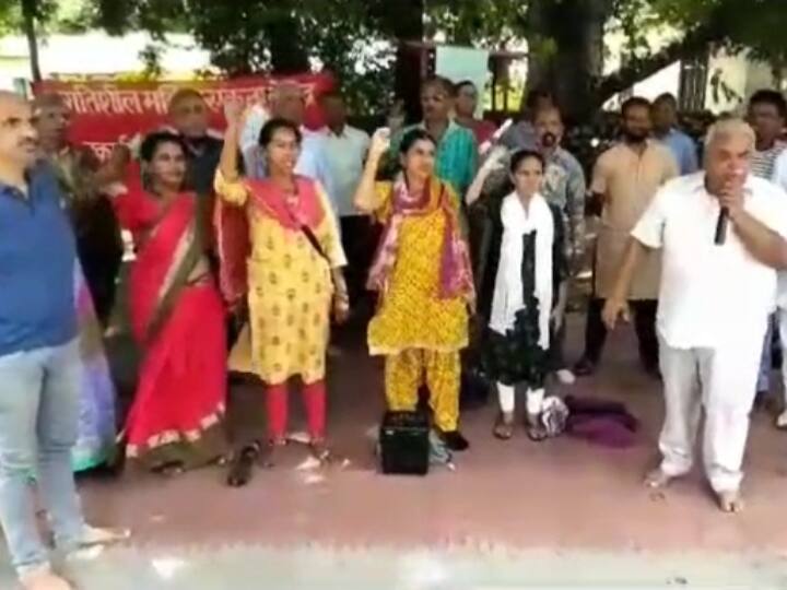 Chamoli People protest against humiliation of women by policeme ANN Chamoli News: महिलाओं के अपमान को लेकर पुुलिस के खिलाफ लोगों का धरना प्रदर्शन, एजेंसी से जांच कराने की मांग