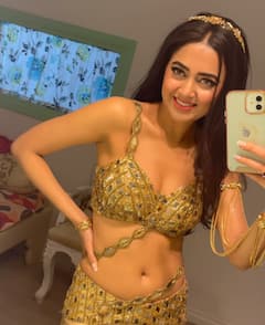 नागिन अवतार में इठलाती-बल खाती दिखीं Tejassawi Prakash, सेट से शेयर की ऐसी कातिलाना तस्वीरें