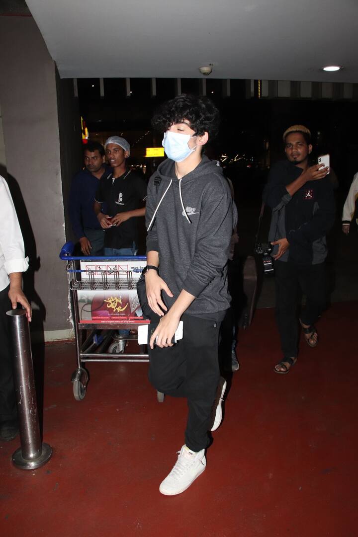 दोनों की जोड़ी काफी खूबसूरत है और वे इन दिनों अपनी बढ़ती नजदीकियों को लेकर सुर्खियां बटोर रहे हैं.