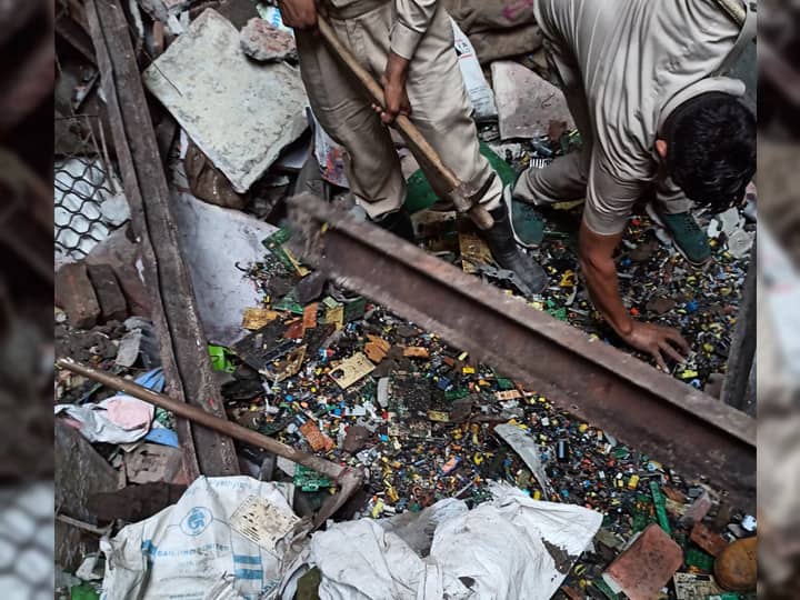 Delhi Building Collapsed Mustafabad area on Sunday One person was dead and three were injured ANN Delhi Building Collapsed: दिल्ली के मुस्तफाबाद में बड़ा हादसा, दो मंजिला इमारत ढहने से एक व्यक्ति की मौत, तीन घायल