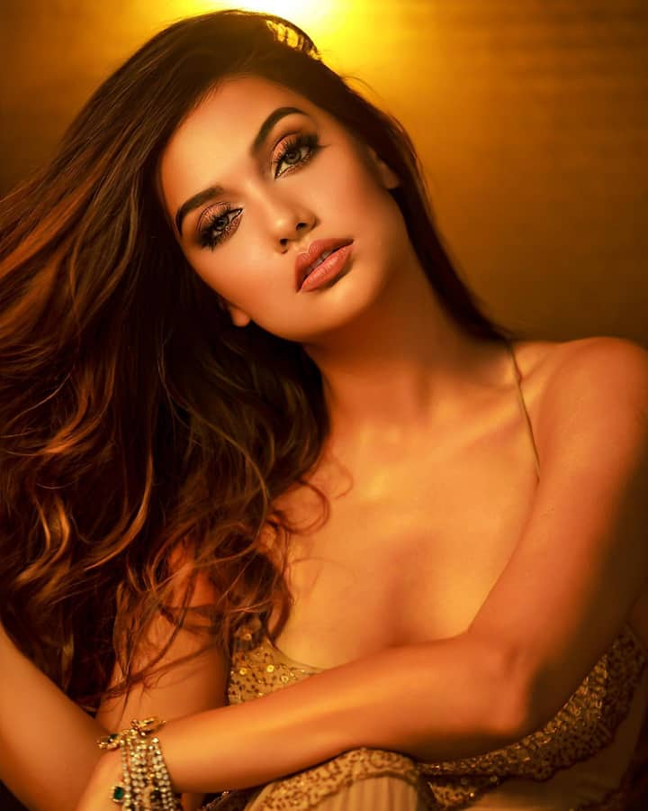 एक्ट्रेस दिव्या अग्रवाल (Divya Agarwal) को टीवी इंडस्ट्री में आए 5 साल हो गए हैं. एक्ट्रेस ने एमटीवी के शो ‘स्प्लिट्सविला’ से डेब्यू किया था.