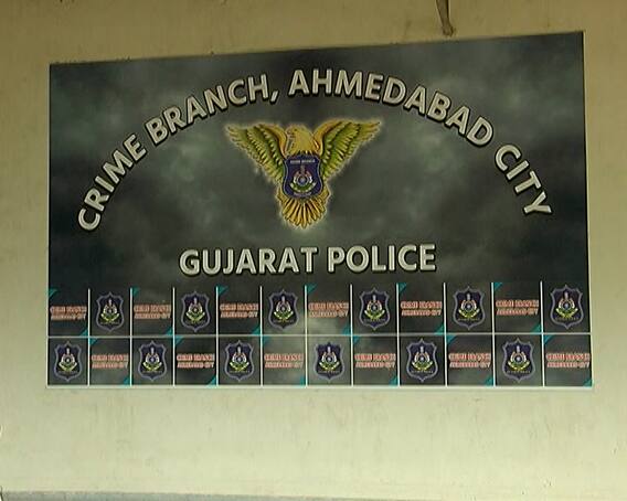 અમદાવાદના ચર્ચાસ્પદ મર્ડર મિસ્ટ્રી કેસમાં મોટો ખુલાસો, પિતાએ પુત્રની હત્યા કરી લાશના ટૂકડા ફેંક્યા અમદાવાદના ચર્ચાસ્પદ મર્ડર મિસ્ટ્રી કેસમાં મોટો ખુલાસો, પિતાએ પુત્રની હત્યા કરી લાશના ટૂકડા ફેંક્યા
