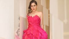 Uorfi Javed: গোলাপের পাপড়িকেই পোশাক বানালেন উরফি, মুহূর্তে ভাইরাল ছবি