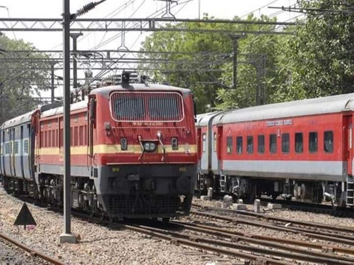 Mega block tomorrow as track doubling work on Miraj Pune railway line Miraj Pune Railway : मिरज - पुणे रेल्वेमार्गावर दुहेरीकरण कामासाठी उद्या मेगा ब्लॉक