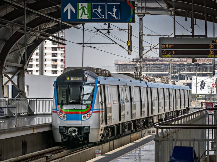 Hyderabad Metro News: technical issue in metro train stations nagole to rayadurg stations Hyderabad Metro: హైదరాబాద్‌ మెట్రోలో మళ్లీ సాంకేతిక సమస్య, గంట లేటుగా మొదలైన రైళ్లు