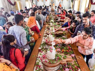 Shrawan 2022: શ્રાવણ મહિનાના સોમવારે કરો આ ઉપાય, પતિ-પત્નીમાં ઝઘડા થશે બંધ ને જીવનમાં આવશે મીઠાશ