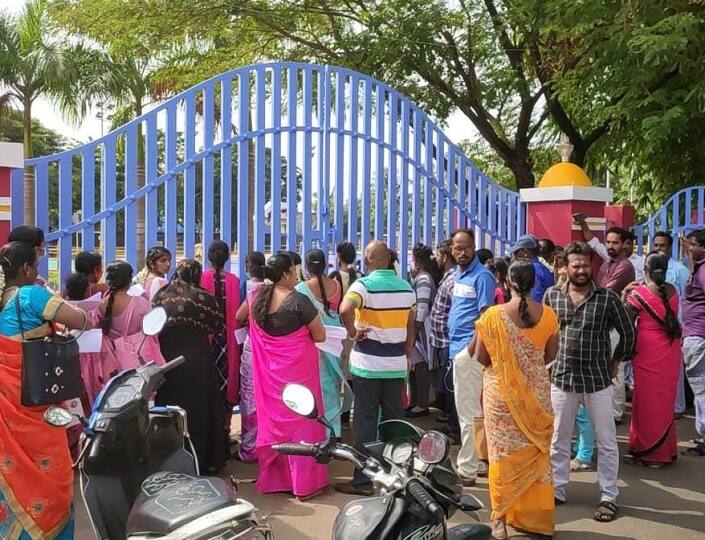 TNPSC Group 4: 6 நிமிஷம் லேட்..  குரூப் 4 தேர்வுக்கு அனுமதி மறுக்கப்பட்ட 40 பேர்.. கதறி அழுத தேர்வர்கள்!