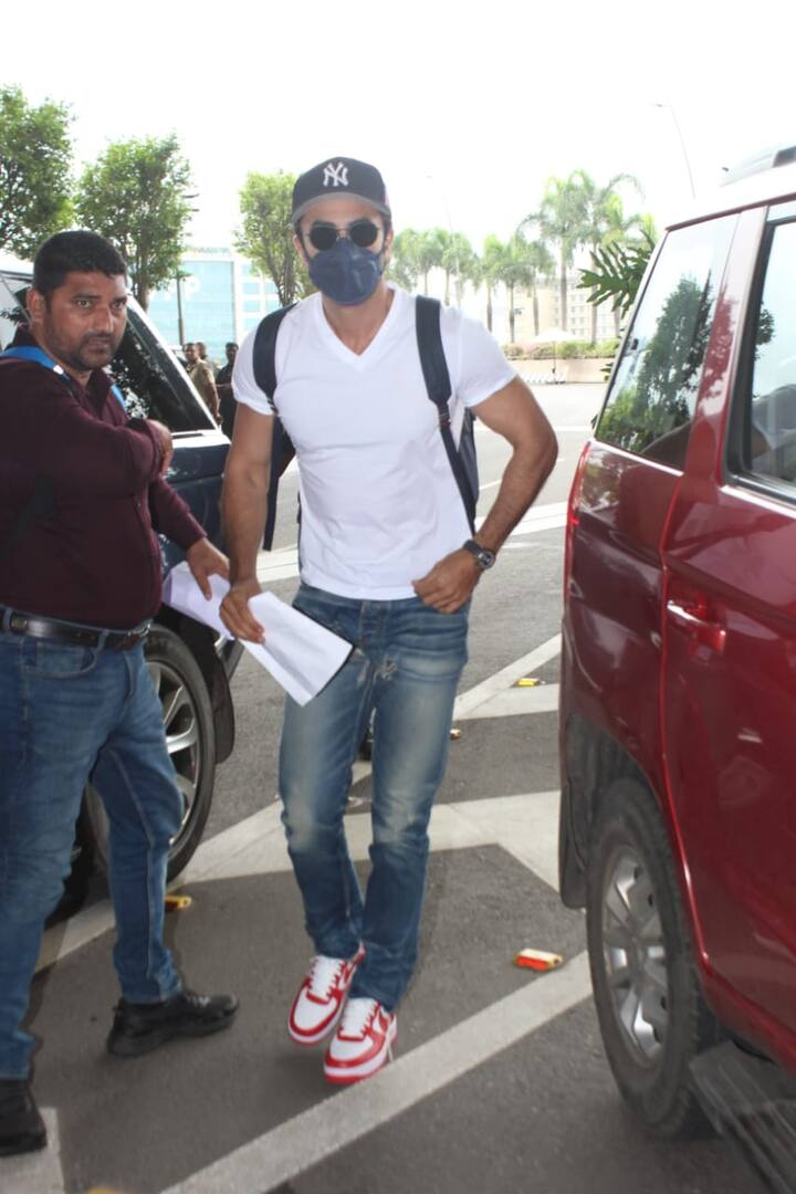 वर्क फ्रंट की बात करें तो रणबीर कपूर की फिल्म शमशेरा हाल ही में सिनेमाघरों में रिलीज हुई है.