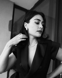 Esra Bilgic Photos: एक बार फिर हलीमा सुल्तान ने बिखेरा अपने हुस्न का जलवा, इसरा बिल्जिक की इन तस्वीरों को देख आप हो जाएंगे उन पर फिदा