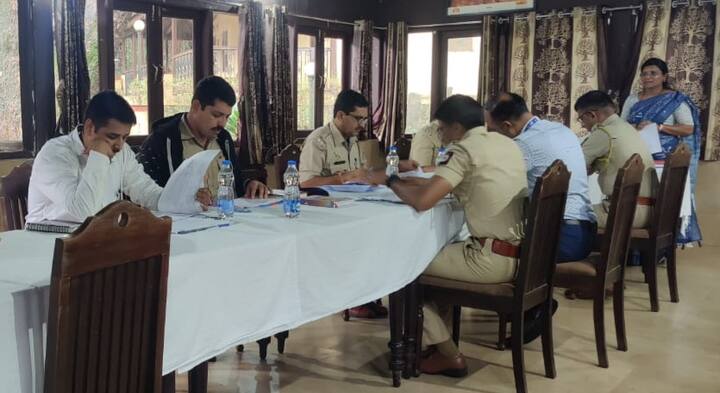 मुंबईपासून अवघ्या दोन तासांच्या अंतरावर असलेले माथेरान हे मुंबई, पुणे, ठाणे, रायगड येथील पर्यटकांच्या पसंतीचे ठिकाण आहे. तर, राज्यातील  अनेक पर्यटक हे थंड हवेचे ठिकाणी असलेल्या माथेरानला हजेरी लावत असतात. यामध्ये, माथेरानचे निसर्गरम्य वातावरण घनदाट झाडी, घोडे हे चिमुरड्या बालकांपासून तरुण आणि वृद्धांचे आकर्षण बनले आहे.