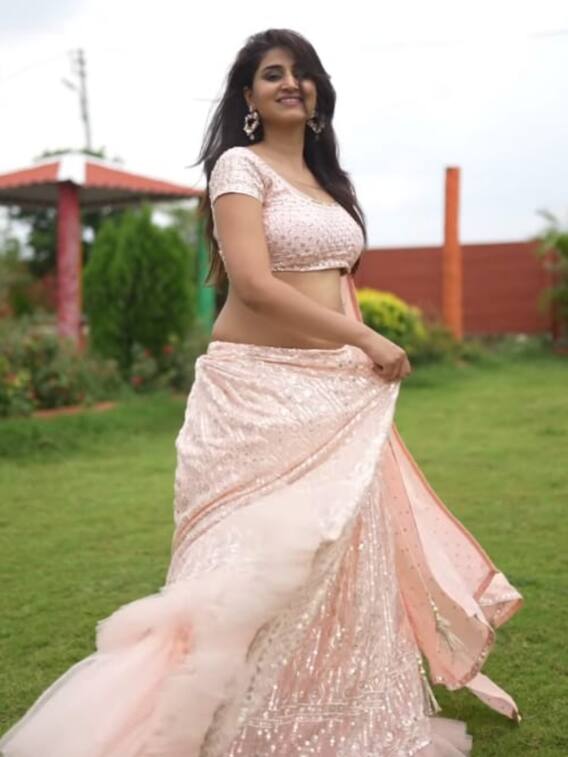 వారేవ్వా వర్షిణి, ఈ వీడియో చూస్తే కుర్రాళ్లకు నిద్ర ఉండదేమో!