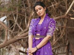 Actress Roshini : ஊதா.. ஊதா.. பூ !  விஜய் டிவி நடிகை ரோஷினியின் சமீபத்திய புகைப்படங்கள்!