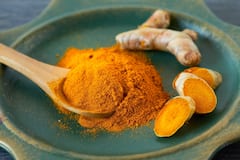 Turmeric Side Effects : ਹਲਦੀ ਦਾ ਜ਼ਿਆਦਾ ਸੇਵਨ ਕਰਨ ਨਾਲ ਹੋ ਸਕਦੀਆਂ ਹਨ ਇਹ ਗੰਭੀਰ ਸਮੱਸਿਆਵਾਂ, ਜਾਣੋ