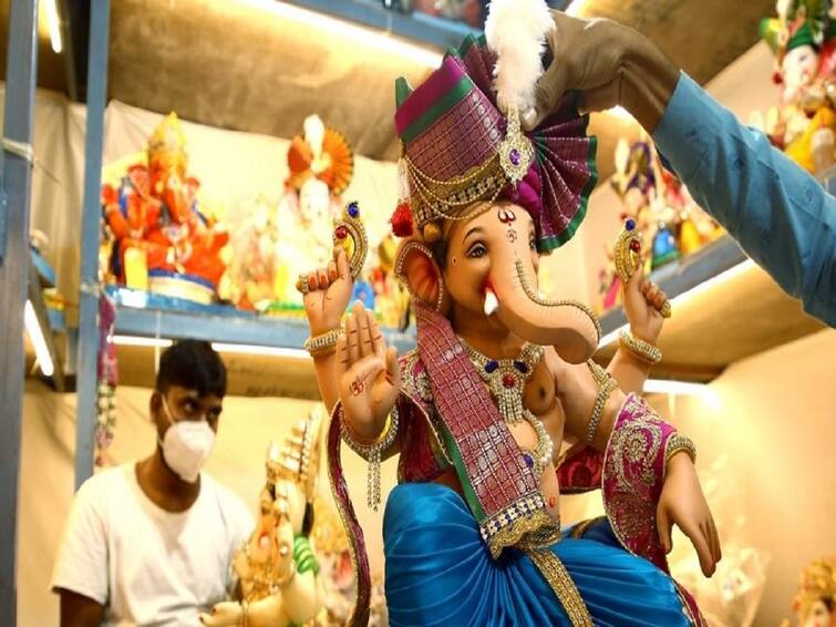 Ganeshotsav 2023 Ganesha idols of POP above four feet allowed Exemption due to lack of guidelines on recommending alternatives to POP Ganeshotsav 2023 : गणेश मंडळांसाठी मोठी बातमी! चार फुटांवरील POP च्या गणेशमूर्तींना परवानगी; पीओपीला पर्याय सुचवण्याबद्दलच्या गाईडलाईन नसल्यामुळं सूट