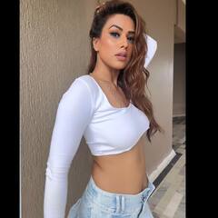 Nia Sharma Pics: शार्ट्स पहन एक बार फिर कयामत ढाती दिखीं निया शर्मा, ग्लैमरस अदाएं कहीं उड़ा न आपके होश !