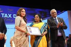 Highest Tax Payer: थलाइवा रजनीकांत को टैक्स विभाग ने किया सम्मानित, बेटी ऐश्वर्या रजनीकांत ने साझा की तस्वीरें