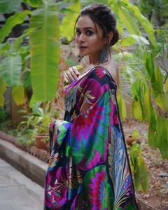 Amruta Khanvilkar: चंद्रमुखीच्या घायाळ करणाऱ्या अदा; सोशल मीडियावर फोटो व्हायरल!