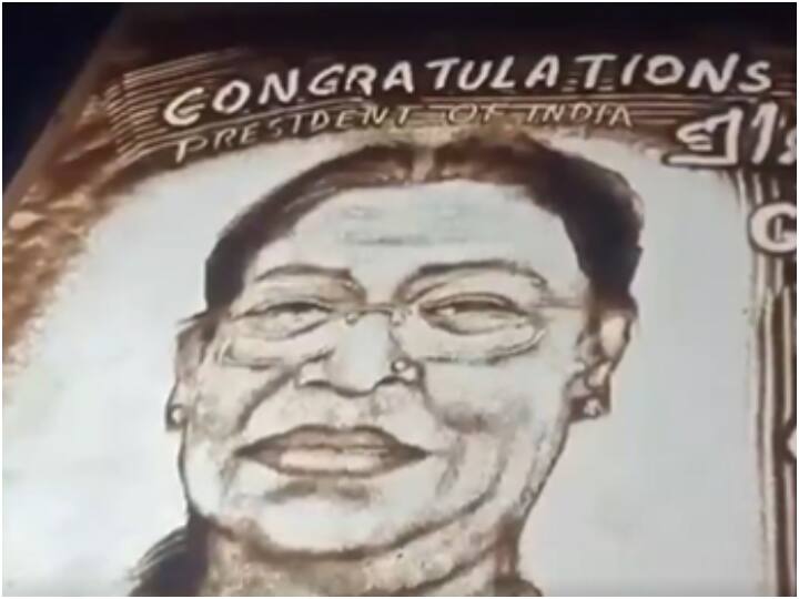 Watch: ओडिशा के कलाकार ने बनाया नवनिर्वाचित राष्ट्रपति द्रौपदी मुर्मू का सैंड एनिमेशन, वीडियो वायरल sand animation of newly elected president of india droupadi murmu Watch: ओडिशा के कलाकार ने बनाया नवनिर्वाचित राष्ट्रपति द्रौपदी मुर्मू का सैंड एनिमेशन, वीडियो वायरल