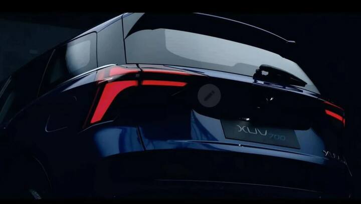 XUV700 ને વૈકલ્પિક ઓલ-વ્હીલ-ડ્રાઈવ સિસ્ટમ પણ મળે છે. Mahindra XUV700માં કંપનીએ પેટ્રોલ અને ડીઝલ બંને એન્જિન ઓપ્શન આપ્યા છે. તેમાં ટર્બોચાર્જ્ડ mHawk ડીઝલ અને ટર્બોચાર્જ્ડ mStallion પેટ્રોલ એન્જિન વિકલ્પ મળે છે.