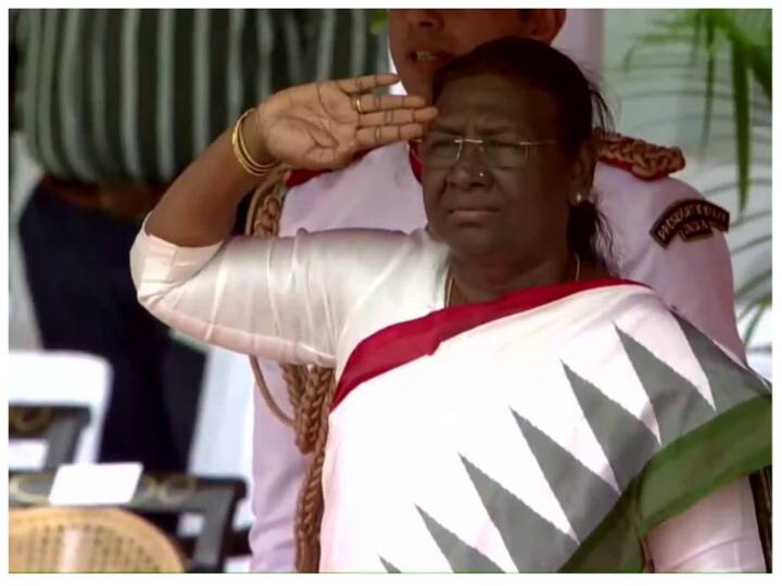 संताली साड़ी को आदिवासी और अन्य जातियों के त्योहारों पर पहना जाता है. महिलाएं बाहा, सोहराय, सरहुल और करमा जैसे खास पर्व पर इस साड़ी को पहनती हैं.