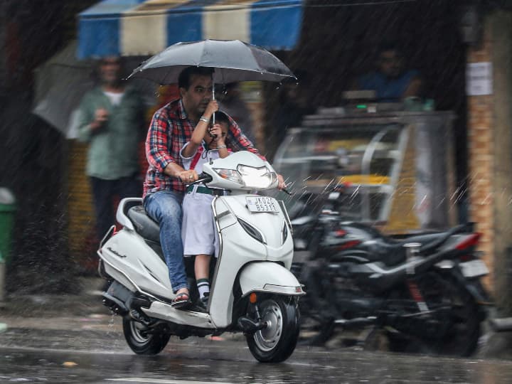 Gujarat Weather Heavy rain forecast in many areas till July 26 know update of your city Gujarat Rain Forecast: गुजरात के कई इलाकों में 26 जुलाई तक भारी बारिश का अनुमान, जानें- अपने शहर का हाल
