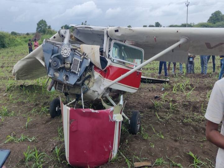 Maharashtra Trainer Aircraft Crashes in Indapur Pune Woman Pilot Injured Aircraft Crashes In Pune : விவசாய நிலத்தில் விழுந்த விமானம்...! அதிர்ஷ்டவசமாக உயிர் தப்பிய பெண் பயிற்சி விமானி..!