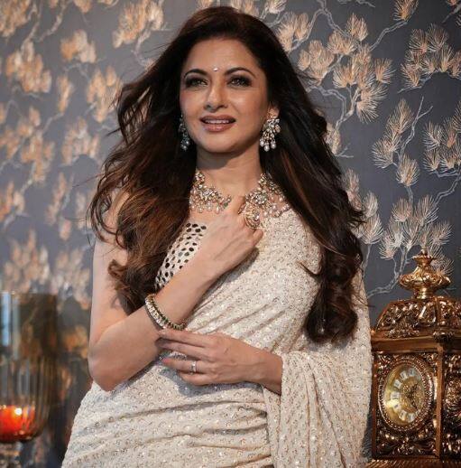 उसने आगे कहा, 