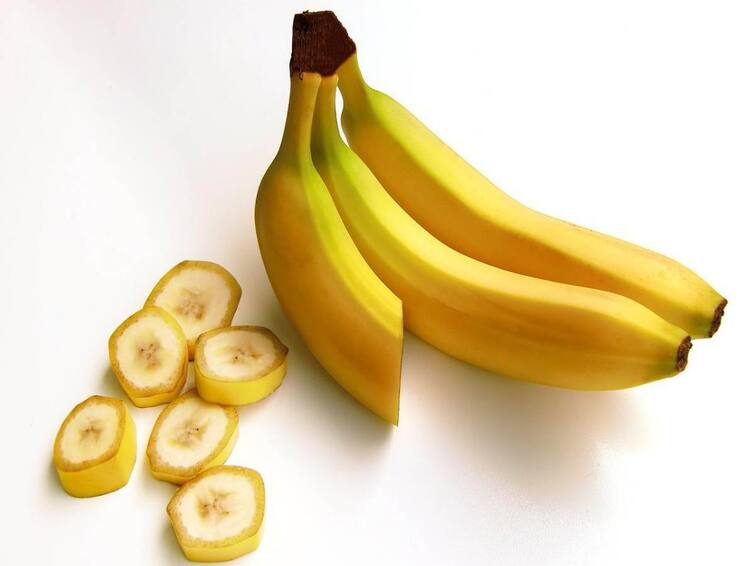 Eat a banana a day to prevent heart disease Banana: గుండె జబ్బులు రాకుండా ఉండాలంటే రోజుకో అరటి పండు లాగించేయండి