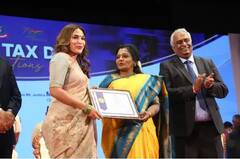 Highest Tax Payer: ਥਲਾਈਵਾ ਰਜਨੀਕਾਂਤ ਨੂੰ ਟੈਕਸ ਵਿਭਾਗ ਨੇ ਕੀਤਾ ਸਨਮਾਨਿਤ, ਬੇਟੀ ਐਸ਼ਵਰਿਆ ਰਜਨੀਕਾਂਤ ਨੇ ਸ਼ੇਅਰ ਕੀਤੀਆਂ ਤਸਵੀਰਾਂ