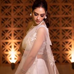 PHOTO: काळ्या गाऊनमध्ये नुसरत जहाँचा क्लासी लूक, फोटो चर्चेत!