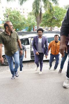 SitaRamam promotion: काली शर्ट में बेहद क्यूट नजर आईं 'नेशनल क्रश' रश्मिका मंदाना, दलकर सलमान भी दिखे साथ