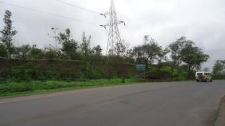 Nashik Crime : तस्करांची कमाल! अवैध मद्य वाहतुकीच्या संरक्षणासाठी 'क्रेटा आणि स्विफ्ट कार', नाशिकमध्ये एक्साईजची कारवाई