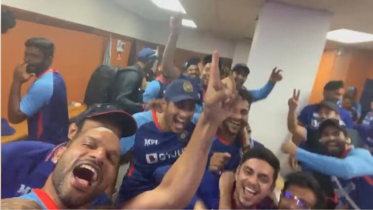 IND vs WI 2nd ODI: Shikhar Dhawan and Indian team celebrates wildly after series win watch IND vs WI 2nd ODI: সিরিজ জিতে উচ্ছ্বাসে ভাসলেন শিখররা, দেখুন অন্দরমহলের ভিডিও