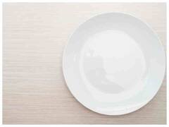 White Crockery Cleaning : सफेद बर्तनों के दाग छुड़ाने के लिए अपनाएं ये टिप्स