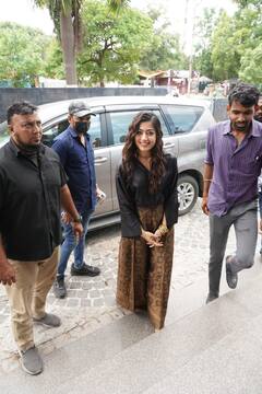 SitaRamam promotion: काली शर्ट में बेहद क्यूट नजर आईं 'नेशनल क्रश' रश्मिका मंदाना, दलकर सलमान भी दिखे साथ