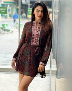 Neeru Bajwa Photos: शॉर्ट ड्रेस में सिजलिंग पोज देती नजर आईं पंजाबी एक्ट्रेस नीरू बाजवा, तस्वीरें हुई वायरल