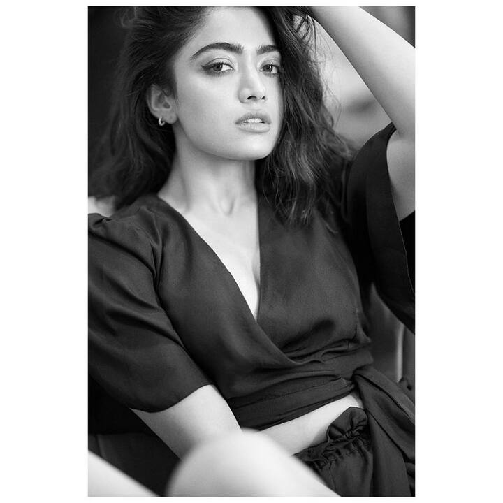 ఈ ఫొటోల్లో ఆమె నవ్వుకి ఫిదా అవుతున్నారు అభిమానులు. (Photo Courtesy: Rashmika Instagram)