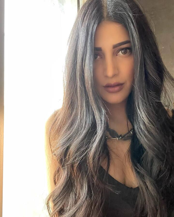 శ్రుతి హాసన్ అందమైన ఫోటోలు -Image credit: ShruthiHasan/Instagram