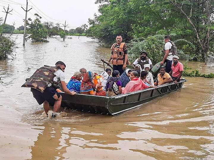 Maharashtra Green Alert: भारी बारिश के कारण महाराष्ट्र में अब तक 110 मौतें, कई जिलों में 28 जुलाई तक ग्रीन अलर्ट Maharashtra Green Alert Issued in All Districts Due To Monsoon Heavy Rains Lightning Landslides Maharashtra Green Alert: भारी बारिश के कारण महाराष्ट्र में अब तक 110 मौतें, कई जिलों में 28 जुलाई तक ग्रीन अलर्ट