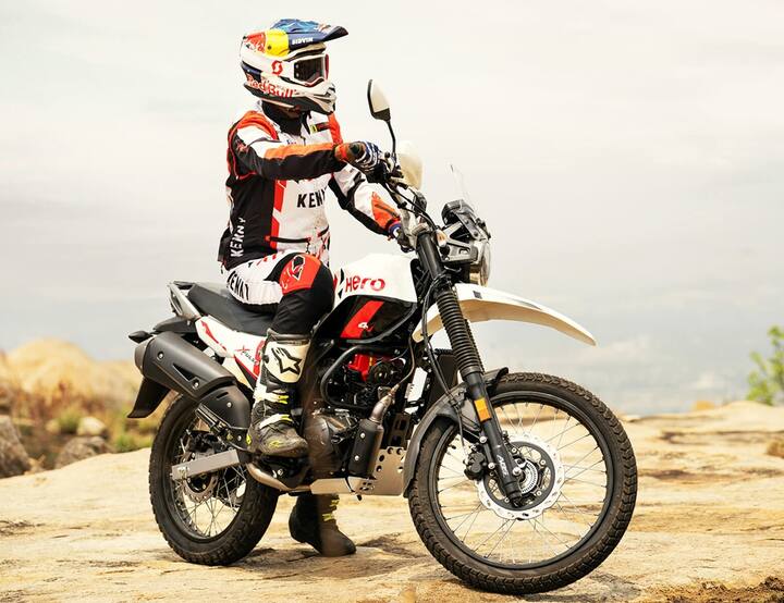 જો કે, અગાઉ કહ્યું તેમ 250 મીમી મુસાફરી સાથે સંપૂર્ણ એડજસ્ટેબલ ફ્રન્ટ ફોર્ક અને 220 મીમી મુસાફરી સાથે સંપૂર્ણ એડજસ્ટેબલ રીઅર સસ્પેન્શન સાથે ડિઝાઇન ઉપરાંત ફેરફારો છે. આ વધુ એડજસ્ટિબિલિટી માટે પરવાનગી આપે છે અને તેને કોઈની સવારી શૈલી અનુસાર બનાવવામાં મદદ કરે છે.